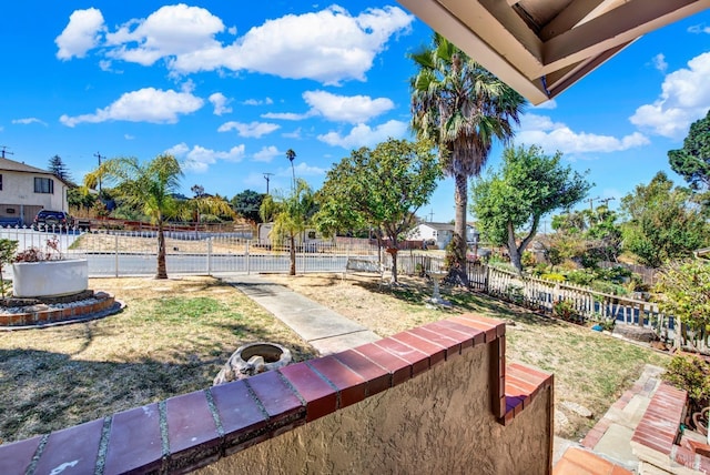 view of yard featuring a swimming pool