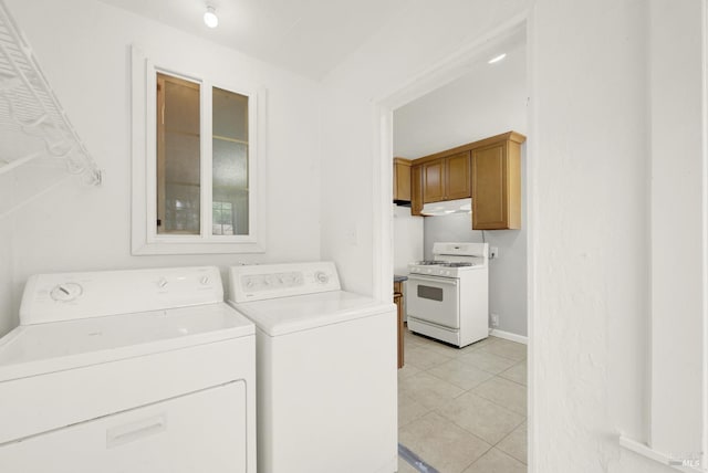 laundry room with light tile patterned floors and independent washer and dryer