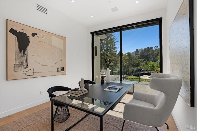 dining space featuring recessed lighting, baseboards, visible vents, and wood finished floors