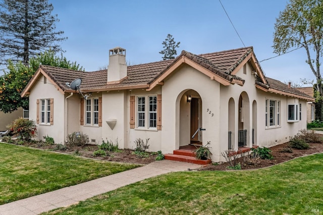 view of front of property featuring a front yard