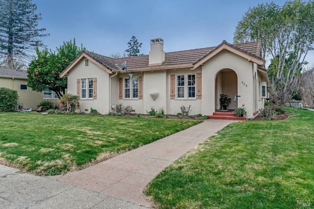 ranch-style home featuring a front lawn