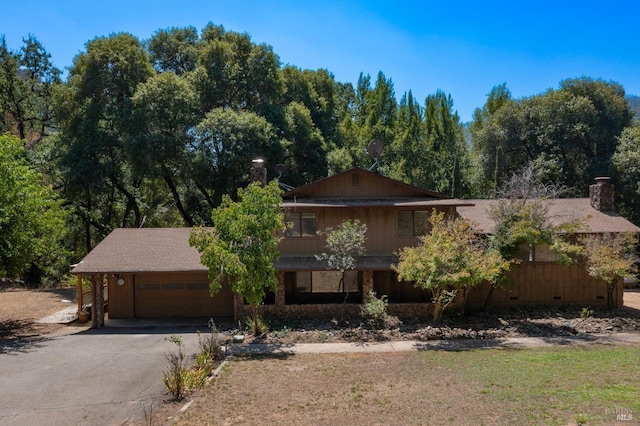 view of front of house featuring a garage