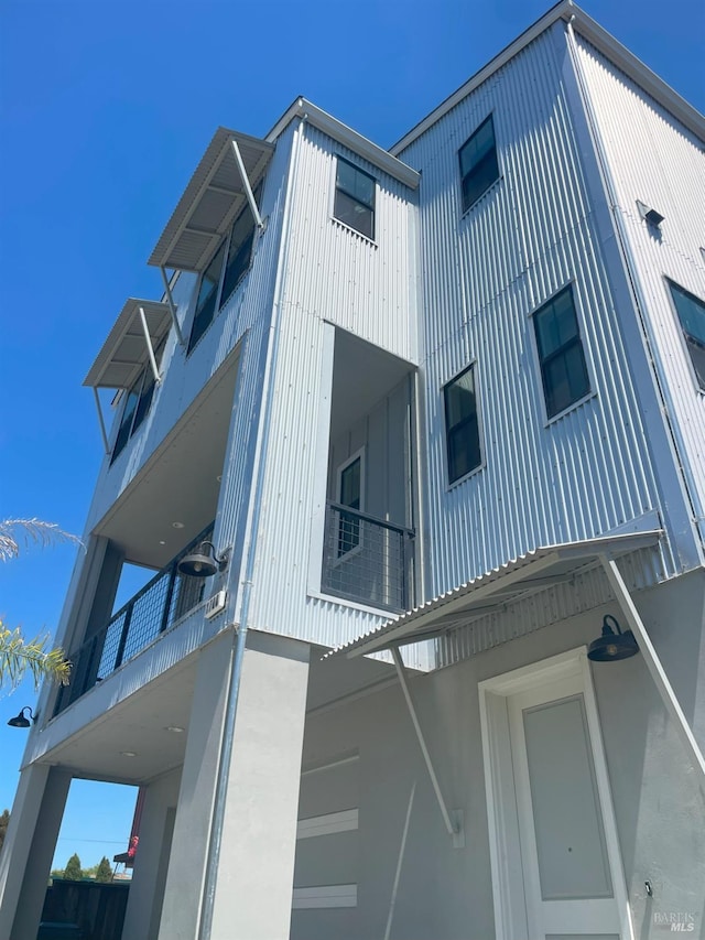 view of side of property featuring a balcony