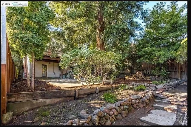 view of yard featuring a patio area