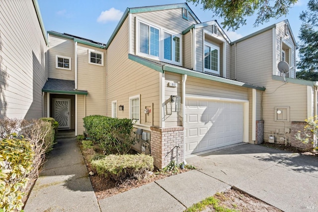 townhome / multi-family property featuring a garage