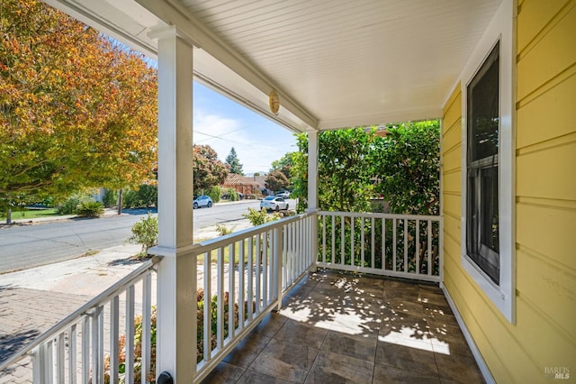 balcony featuring covered porch