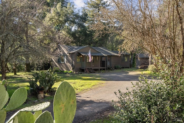 view of front of home with a front lawn