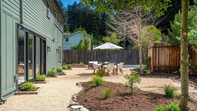 view of yard featuring a patio area