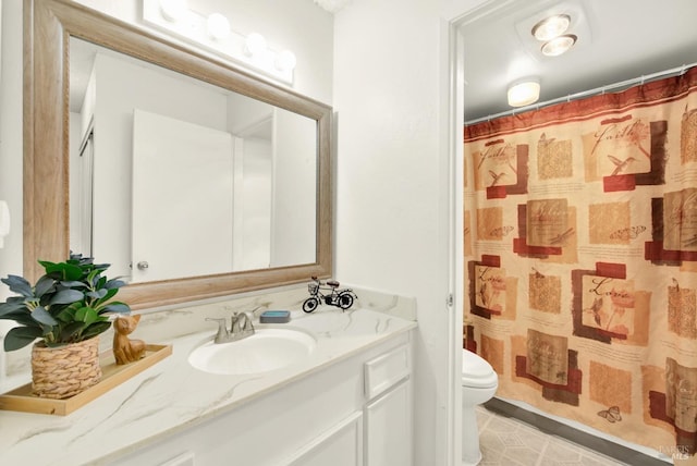 bathroom with a shower with curtain, toilet, and vanity