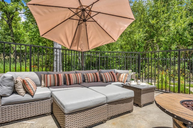 view of patio / terrace featuring an outdoor hangout area