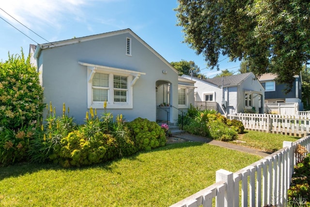 bungalow-style house with a front lawn