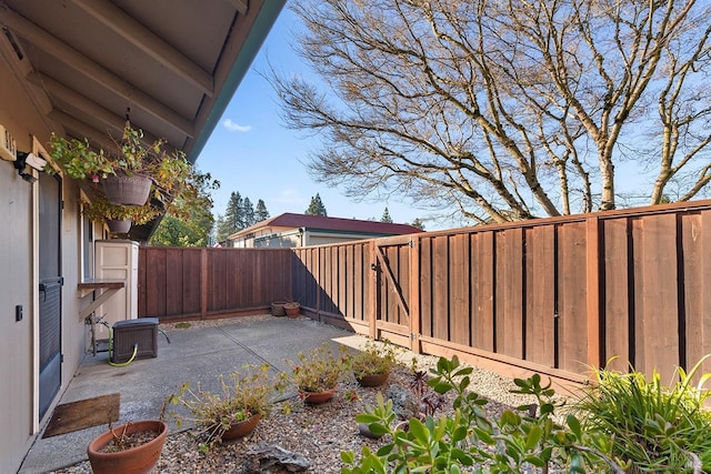 view of yard featuring a patio