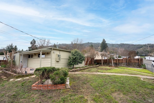 exterior space featuring a front yard