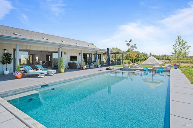 view of pool featuring an in ground hot tub and a patio