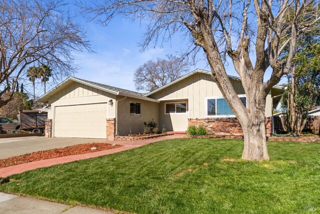 view of front of house featuring a garage and a front lawn