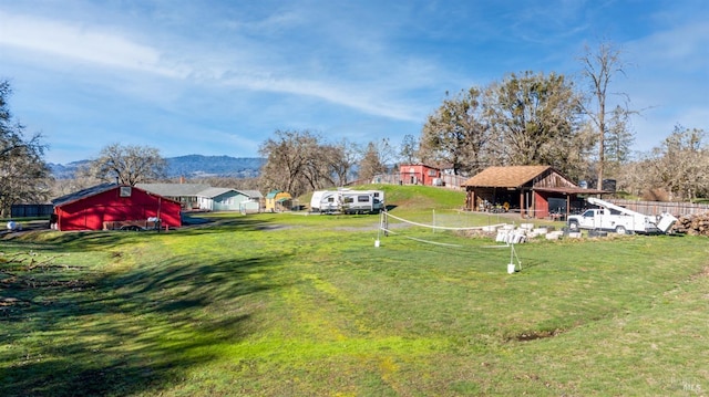 view of yard with a mountain view