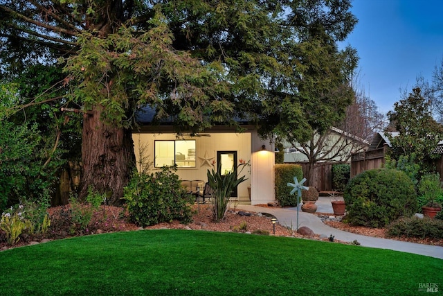 view of front of house featuring a front yard