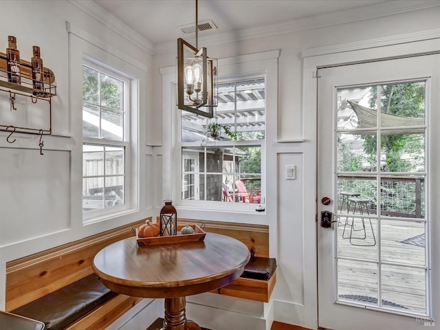 dining area featuring visible vents and crown molding