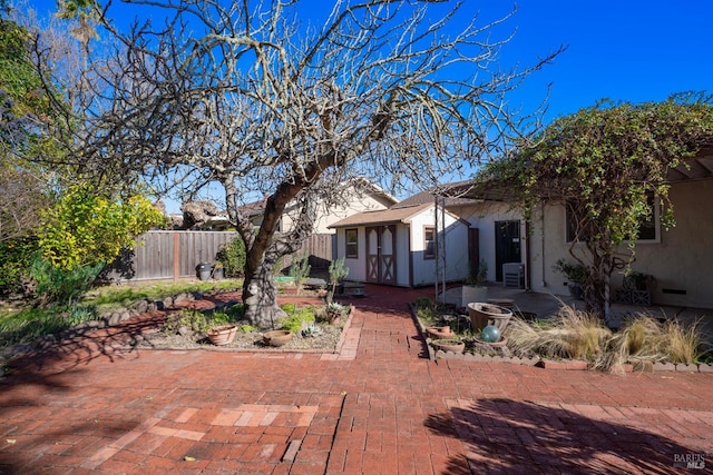 view of yard featuring a patio