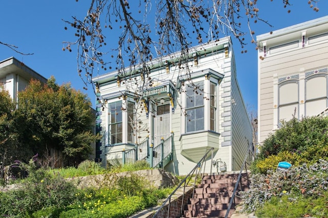 view of front facade