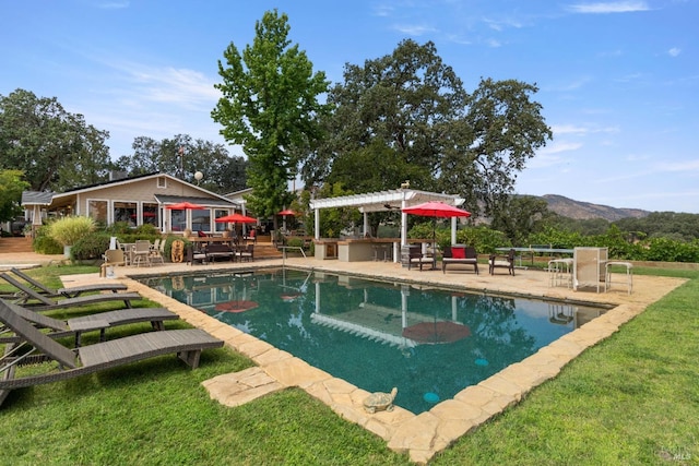 view of pool with a pergola, a patio, and a mountain view