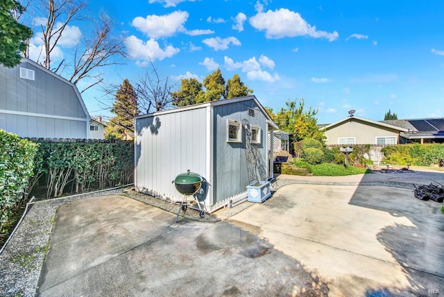view of outdoor structure featuring an outbuilding and fence