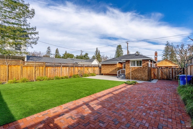 view of yard featuring a patio area