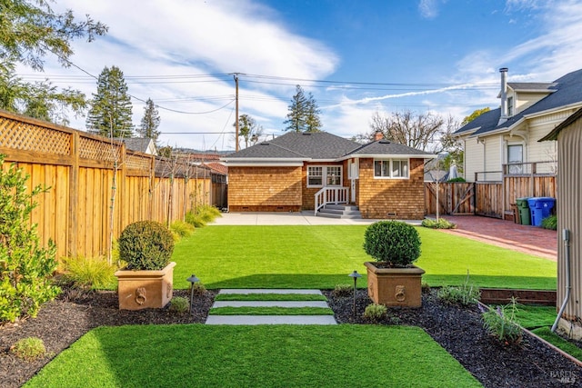 view of yard featuring a patio area