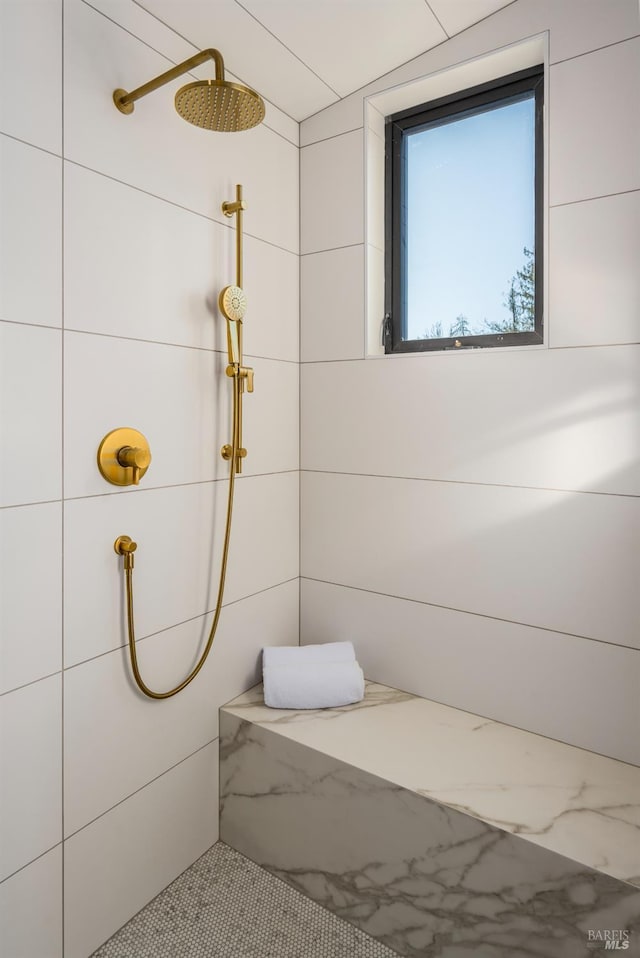 1212 Oak Knoll Ave, Napa, CA 94558 - full bathroom with a tile shower