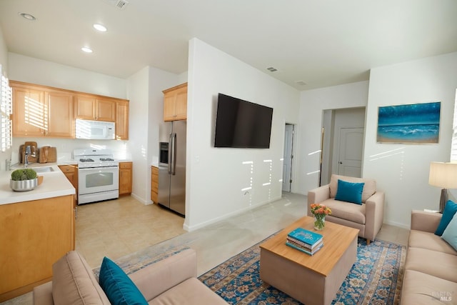 living room featuring baseboards, visible vents, and recessed lighting