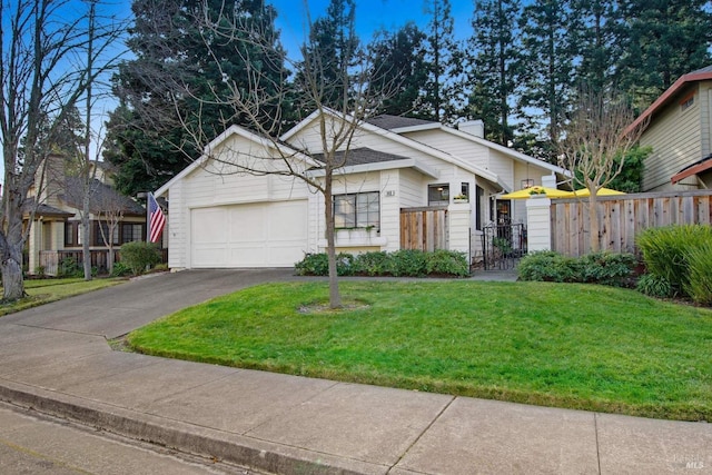 view of front facade featuring a garage and a front yard