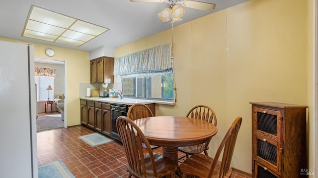 dining space with ceiling fan and sink