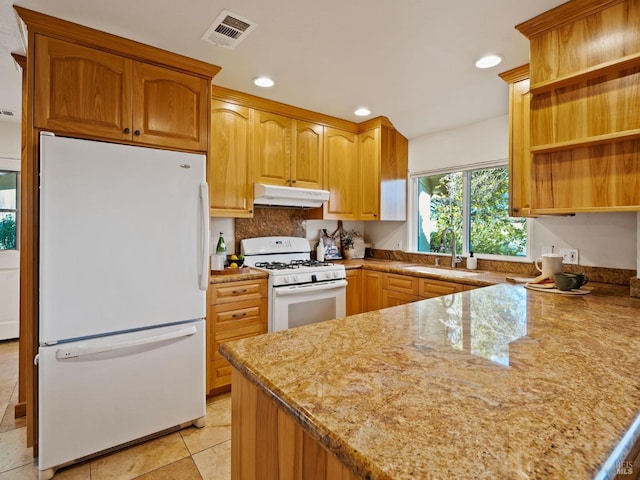 kitchen with recessed lighting, visible vents, a peninsula, white appliances, and under cabinet range hood