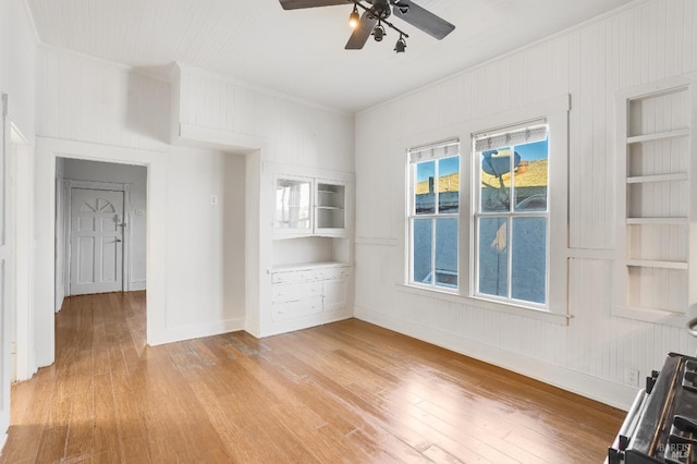 spare room with ceiling fan, ornamental molding, and light hardwood / wood-style floors