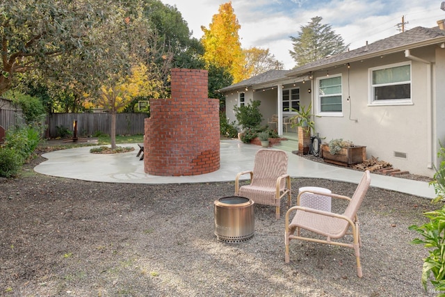 view of yard featuring a patio area