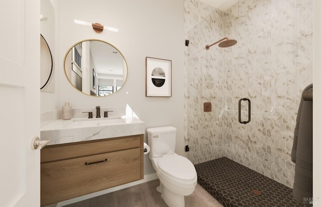 bathroom featuring tiled shower, vanity, and toilet