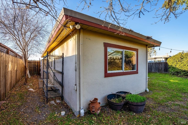 view of side of property featuring a yard