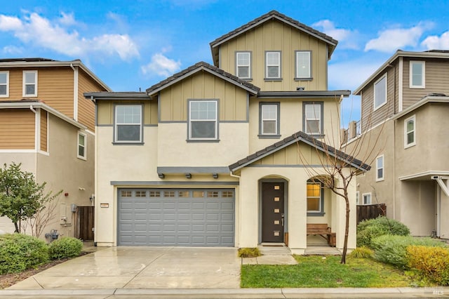 view of front property featuring a garage