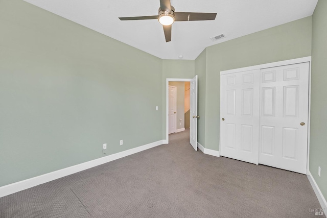 unfurnished bedroom with ceiling fan, carpet flooring, and a closet