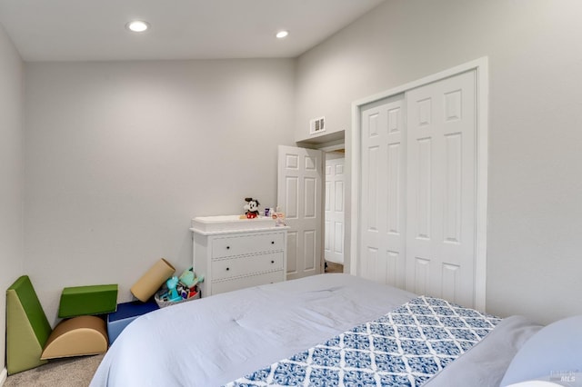 bedroom featuring carpet floors and a closet