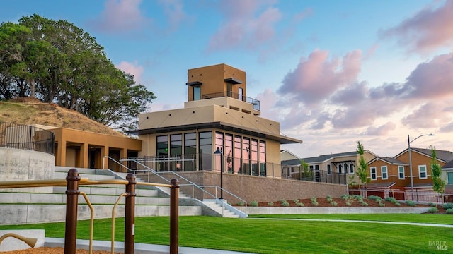 view of back house at dusk