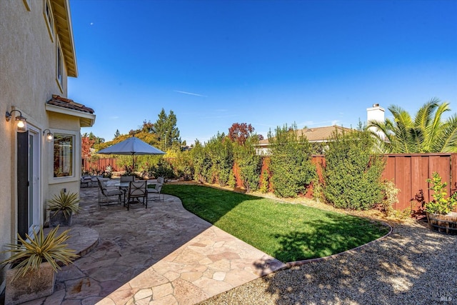 view of yard with a patio area