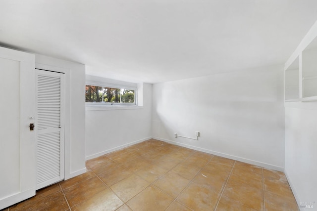 unfurnished room featuring light tile patterned floors