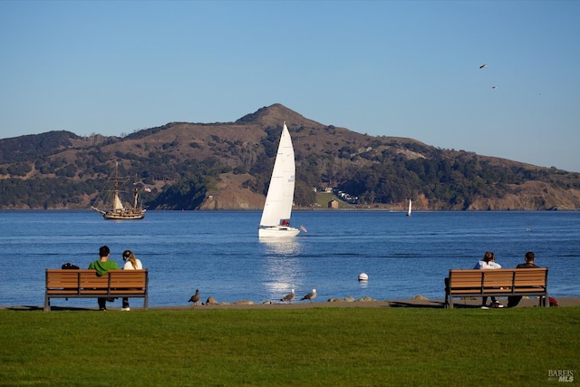 water view with a mountain view