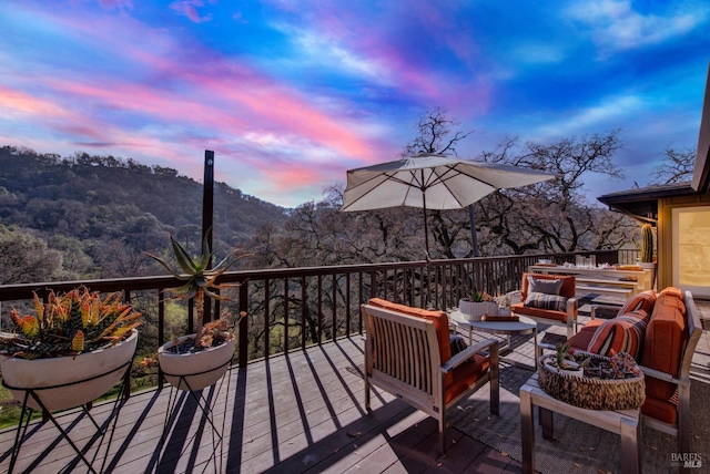 deck at dusk featuring outdoor lounge area