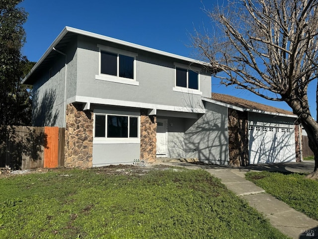 view of front of property featuring a front lawn and a garage