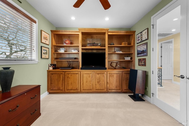 carpeted living room featuring ceiling fan