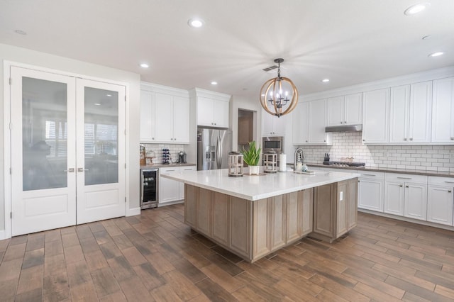 2640 Buttercup Dr, Lodi, CA 95242 - kitchen with beverage cooler, appliances with stainless steel finishes, backsplash, a chandelier, and dark wood-style floors