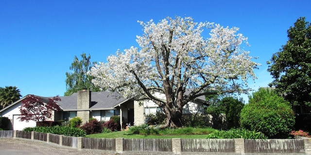 view of front of property