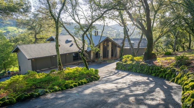 view of front facade featuring a garage and a mountain view